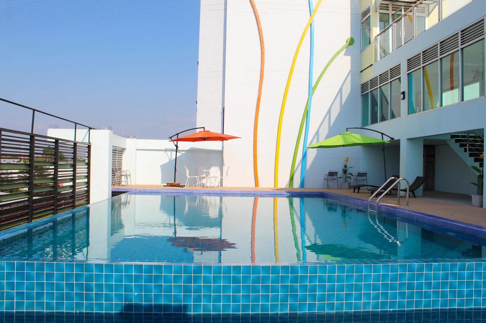42C The Chic Hotel Nakhon Sawan Dış mekan fotoğraf