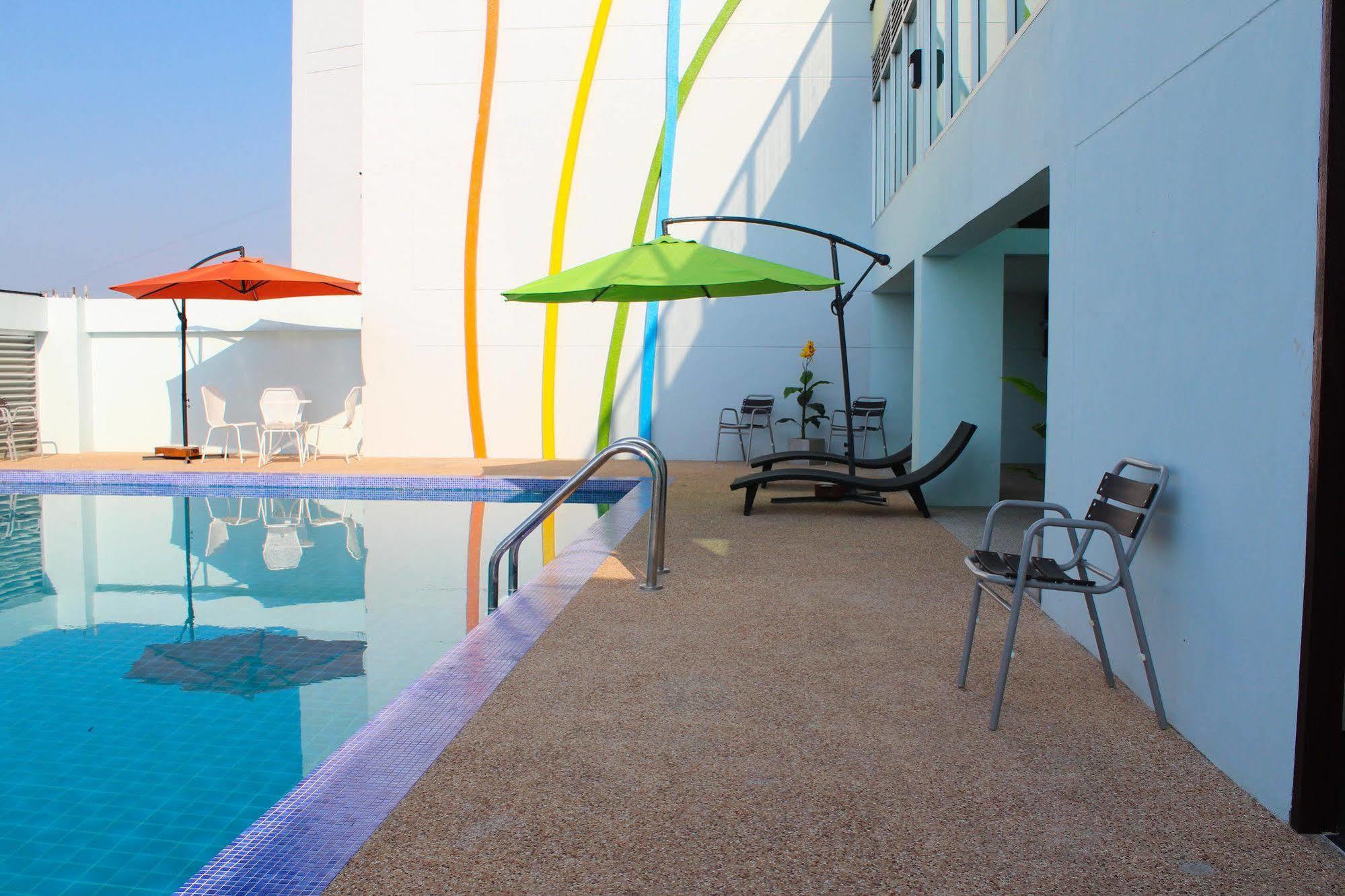 42C The Chic Hotel Nakhon Sawan Dış mekan fotoğraf